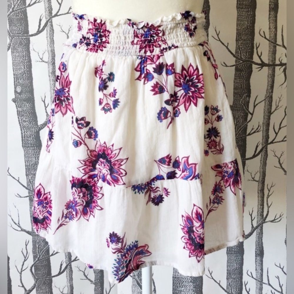 Old navy beautiful cotton white pink and purple floral skirt size small
